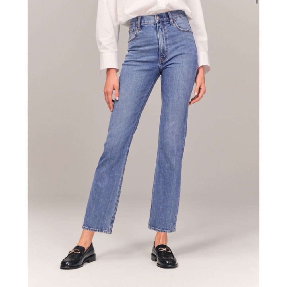 Abercrombie Ultra High Rise Ankle Straight Jean 24L